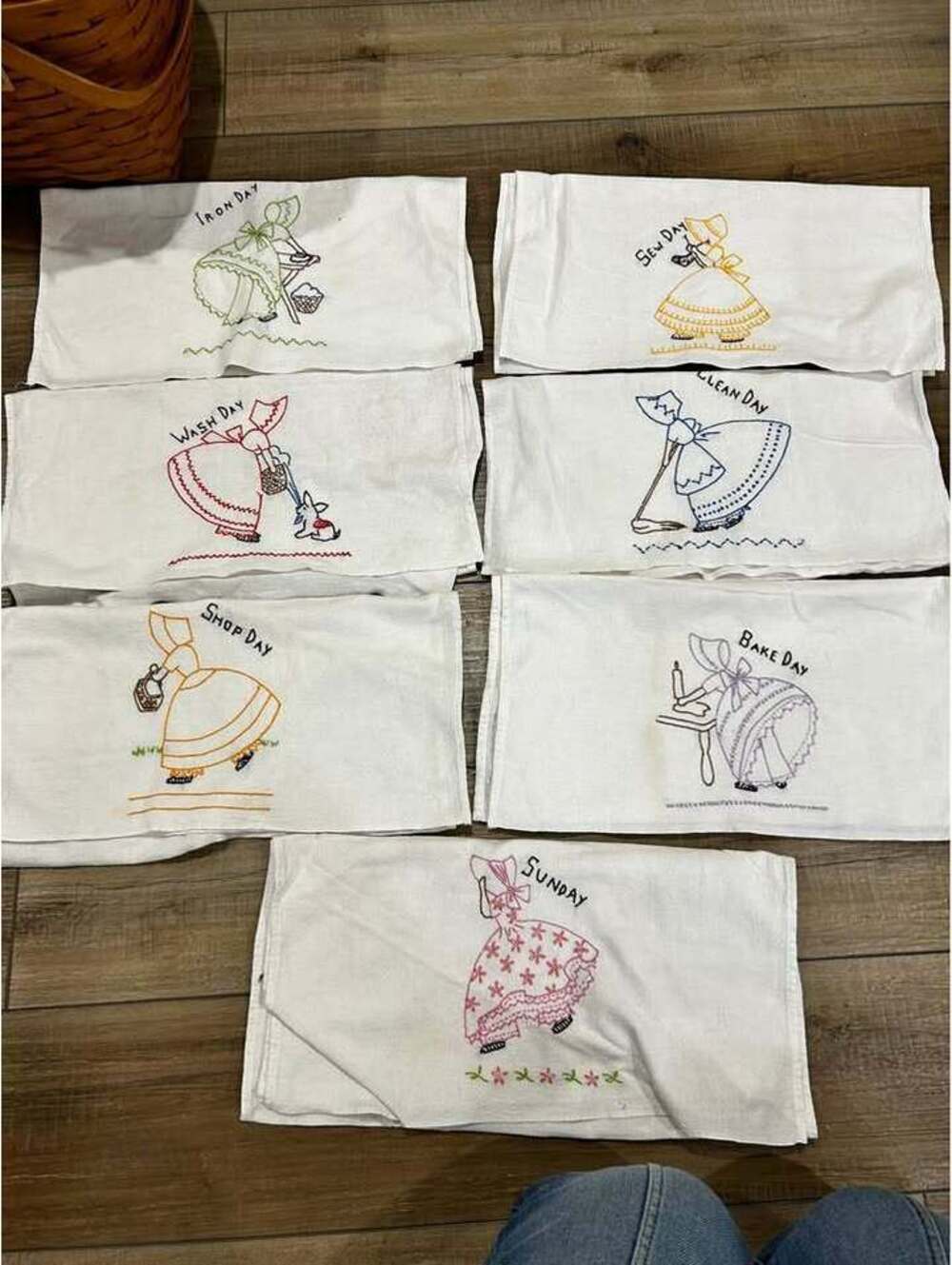 Vintage Hand Embroidered Days of Week Dish Towels Set of 7 kitchen